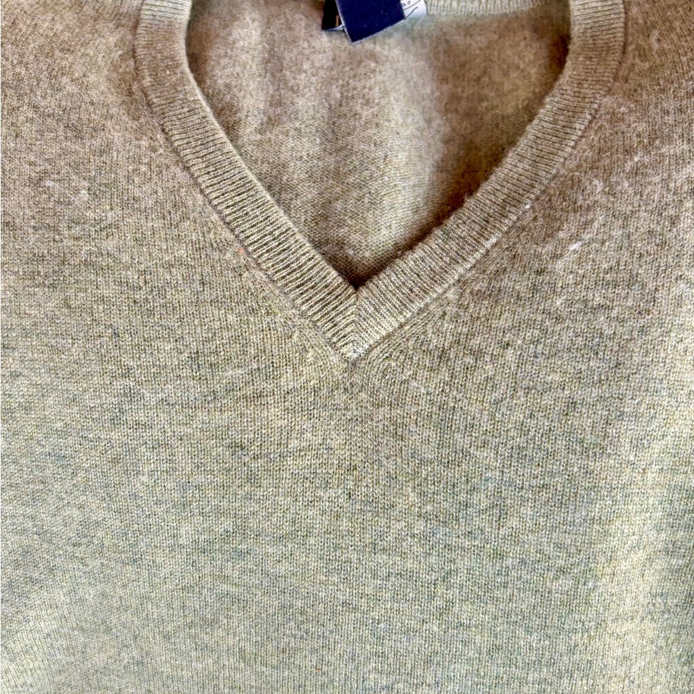 Jos. A. Bank Men's V-Neck Cashmere-Blend Sweater in Moss Green Size L